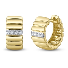 Shy Creation Diamond Grooved Huggie Hoop Earrings 1/15 ct tw 14K Yellow Gold J-SC22009417RD