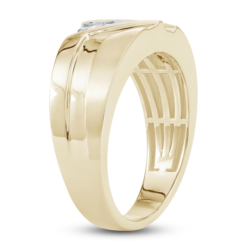 Main Image 2 of Men's Diamond Wedding Band 1/4 ct tw Round 14K Yellow Gold